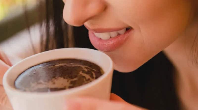 prevent coffee stains on teeth